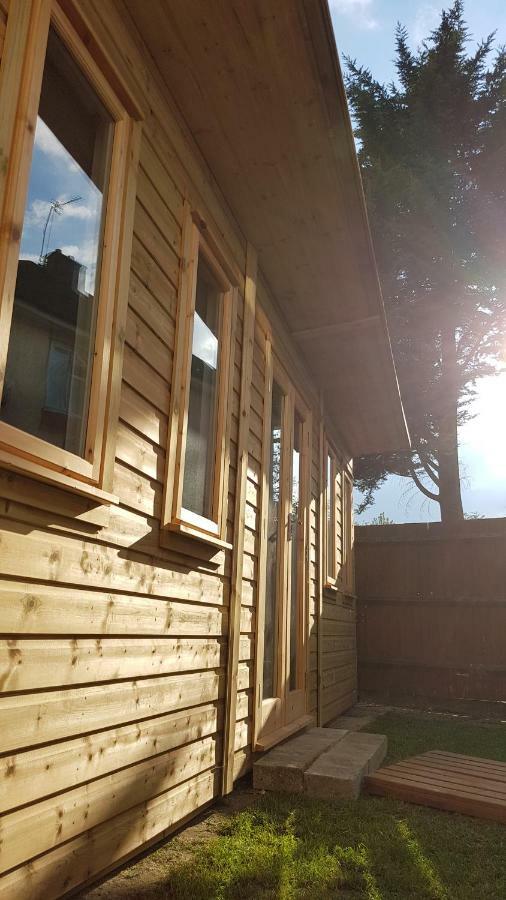 Urban Log Cabin Near Zone 2 Tube Londres Extérieur photo